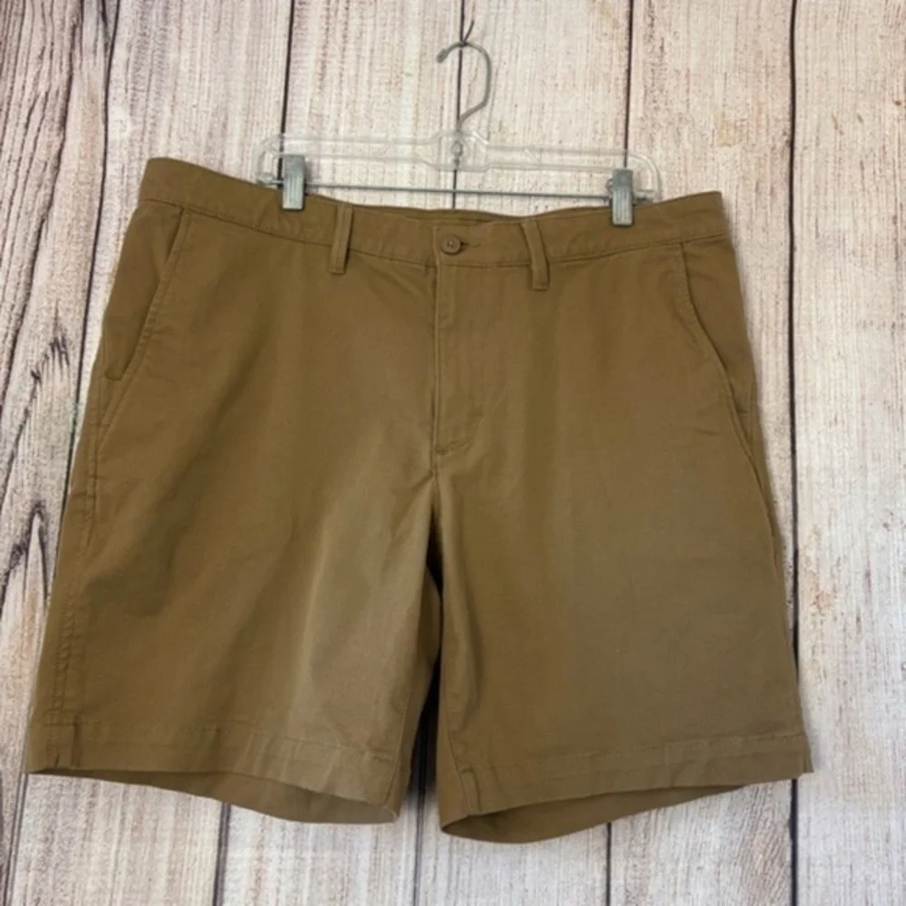 L.L bean Mens Chino Standard Fit Shorts size 38W
